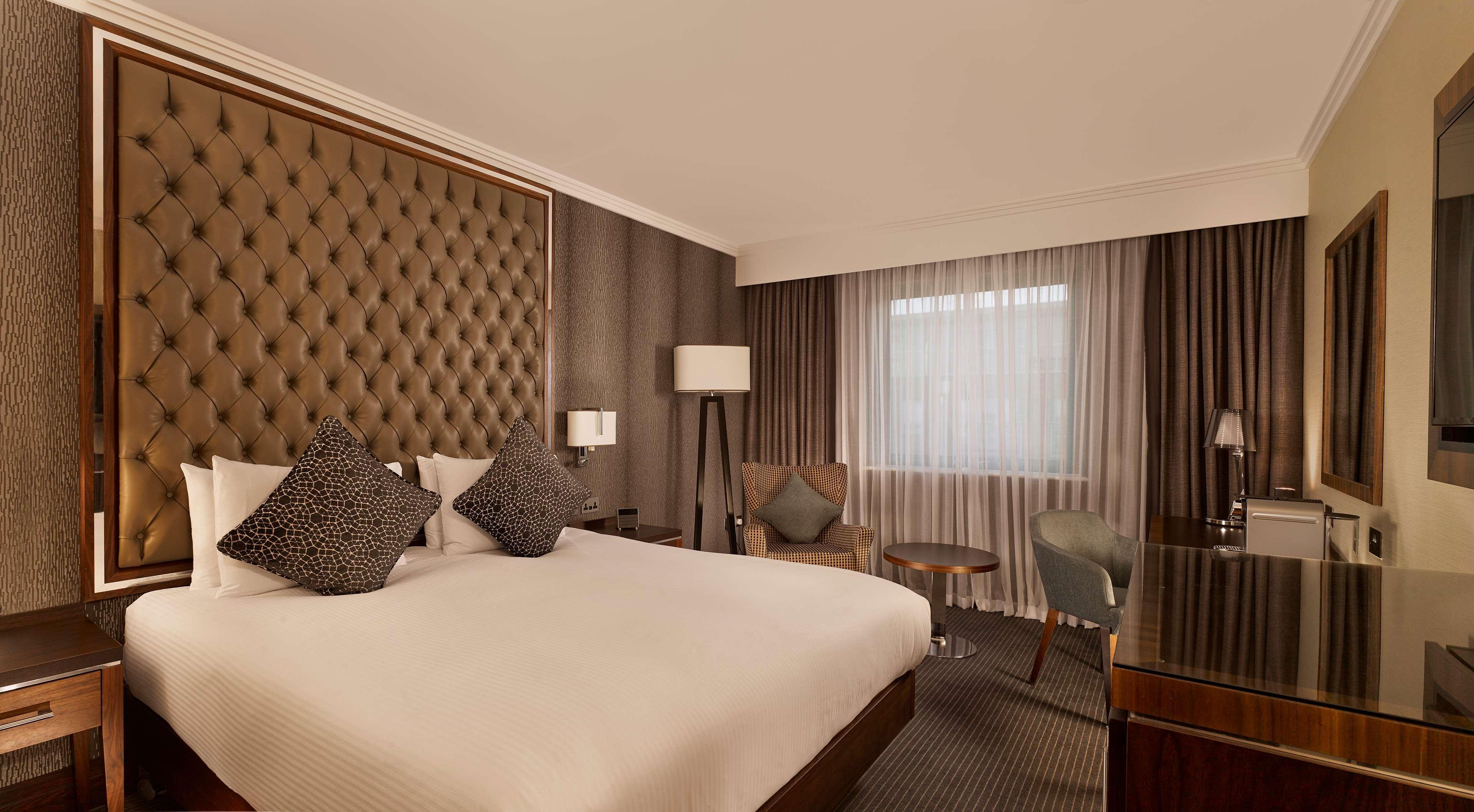 Doubletree By Hilton Woking Hotell Eksteriør bilde