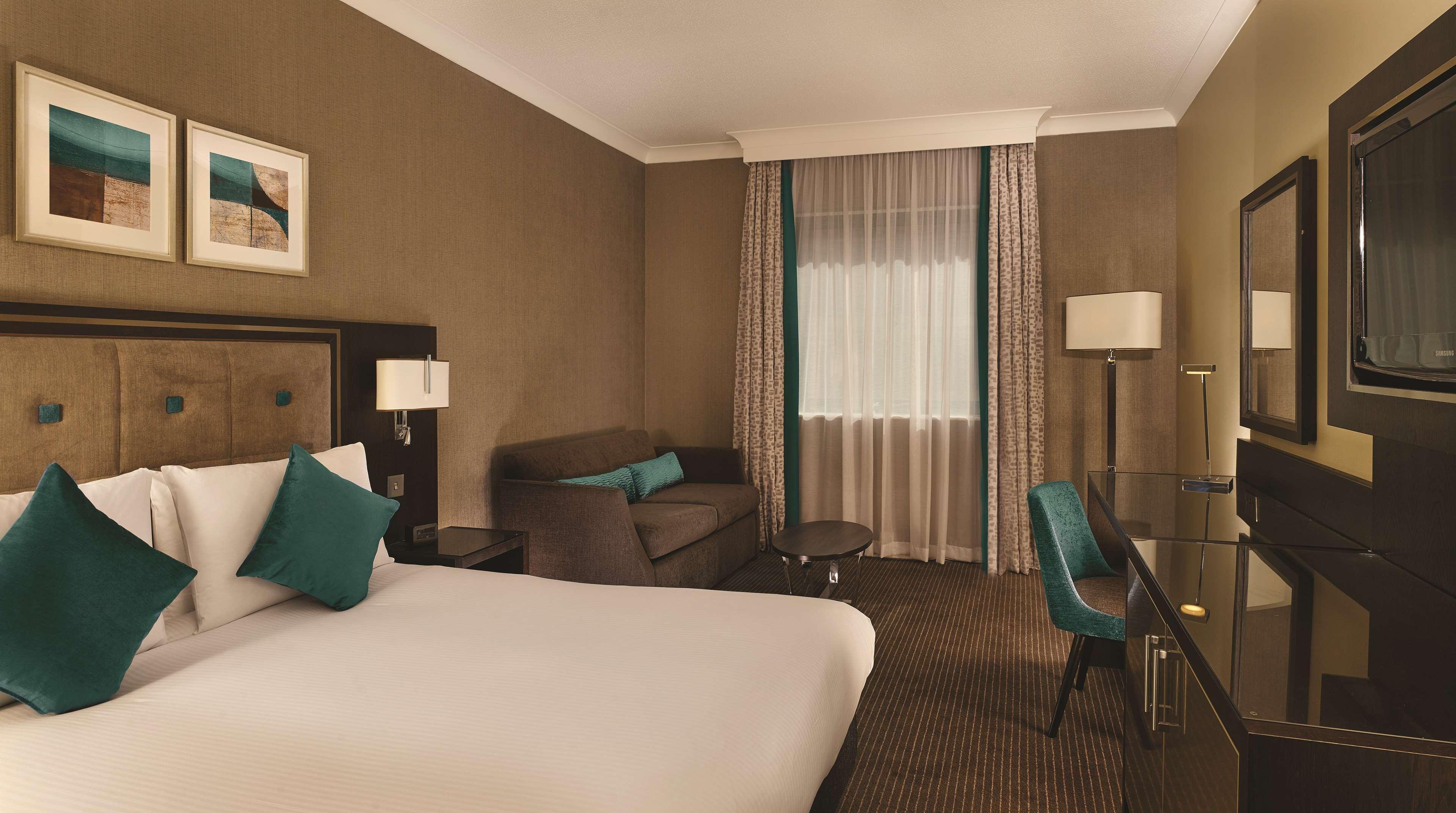 Doubletree By Hilton Woking Hotell Eksteriør bilde