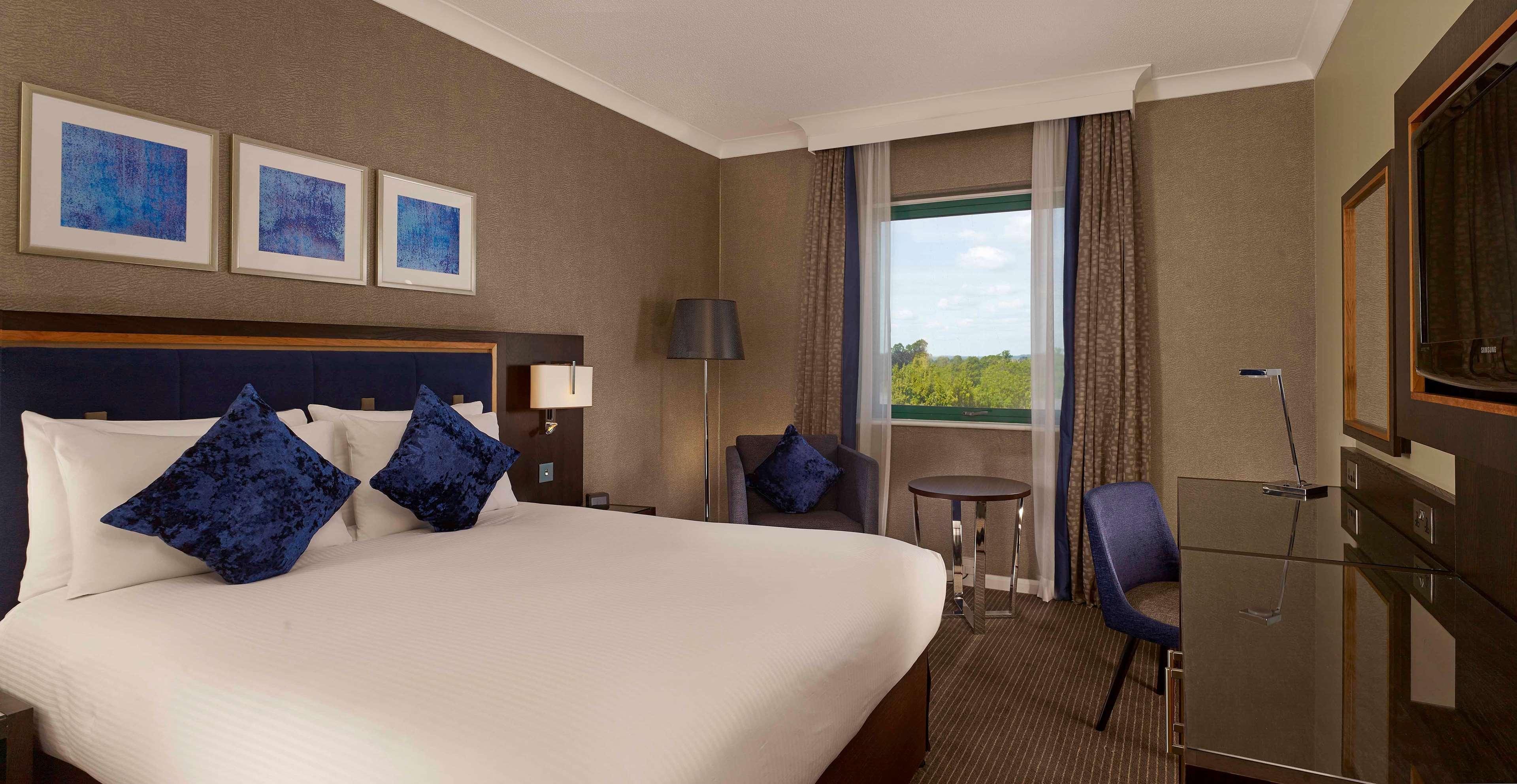 Doubletree By Hilton Woking Hotell Eksteriør bilde