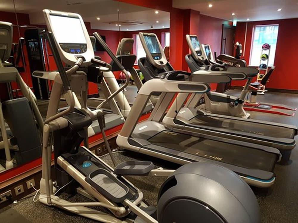 Doubletree By Hilton Woking Hotell Eksteriør bilde