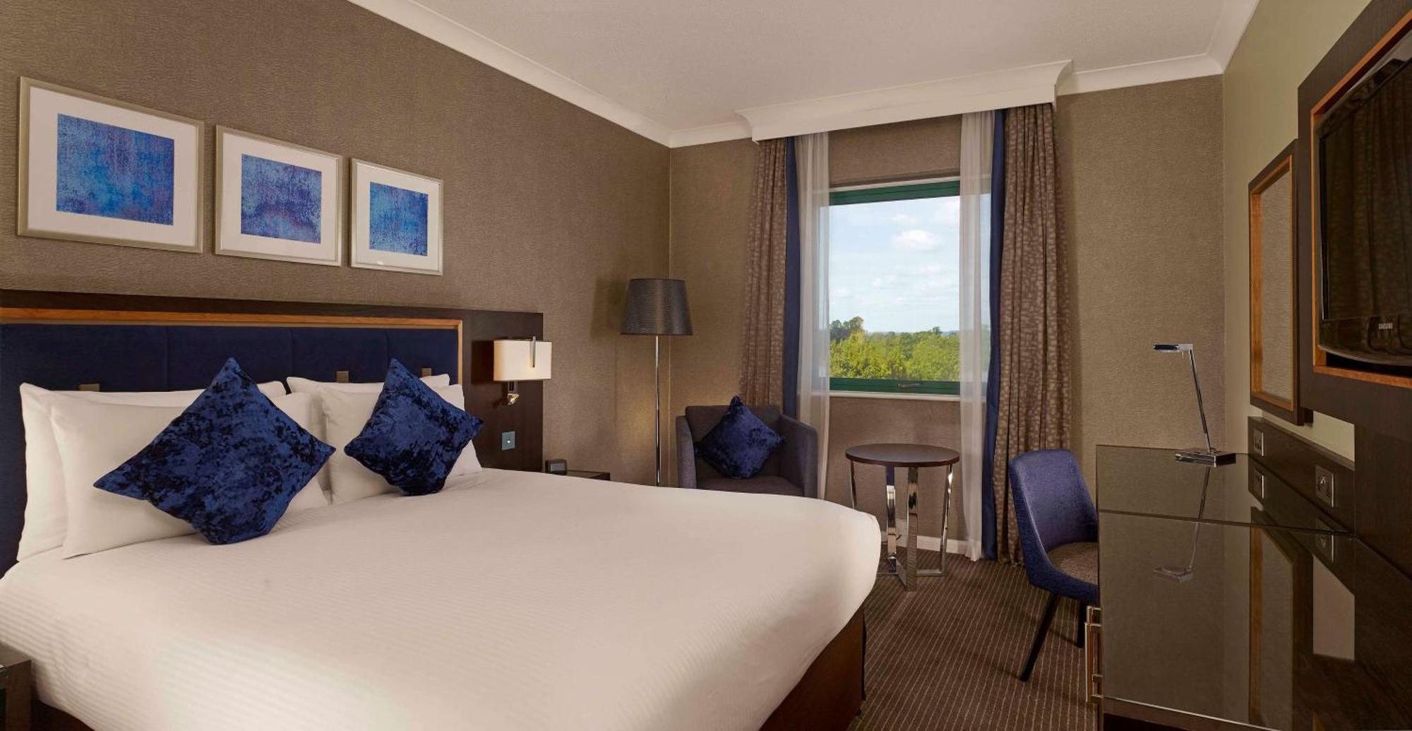 Doubletree By Hilton Woking Hotell Eksteriør bilde