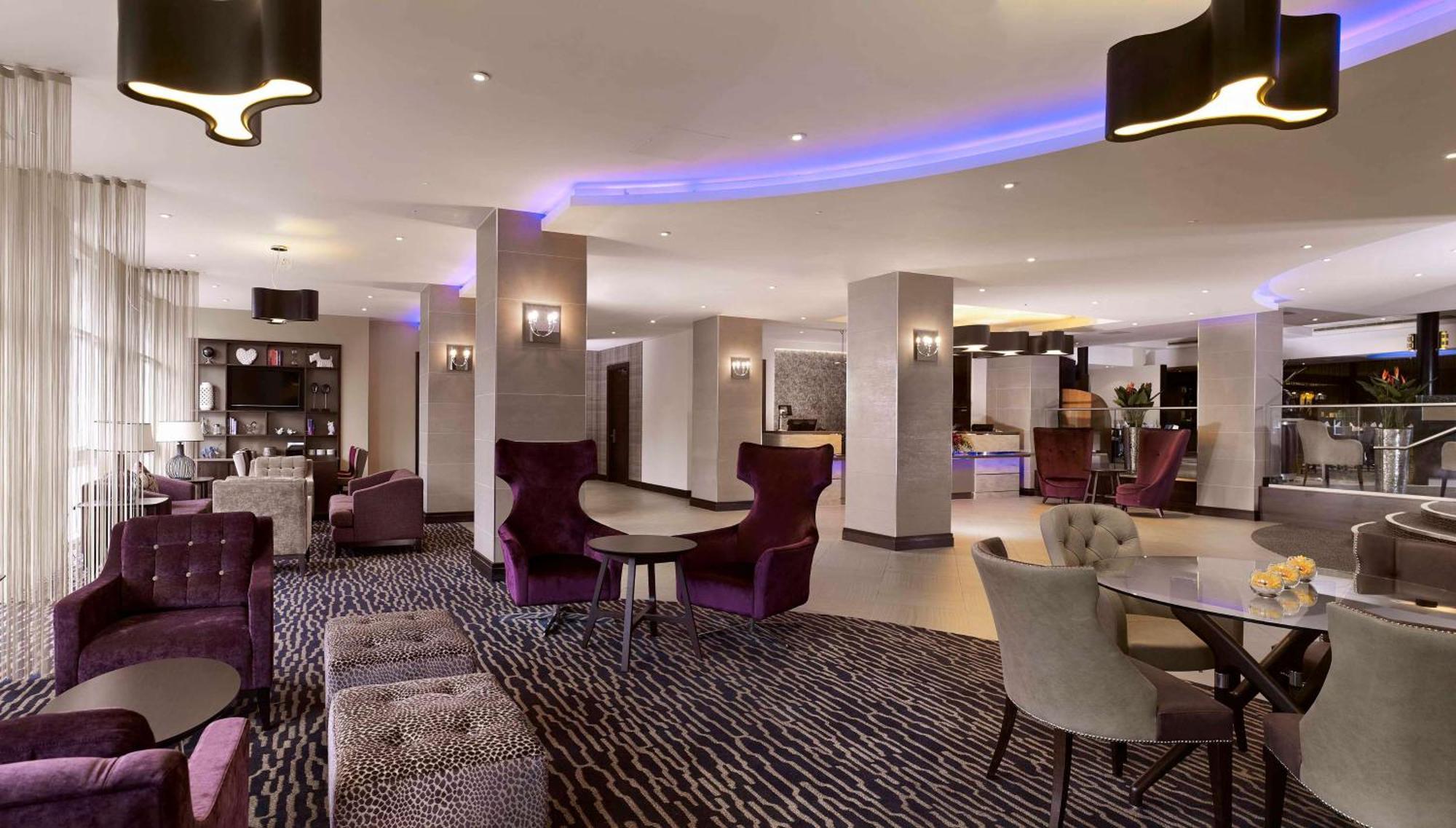 Doubletree By Hilton Woking Hotell Eksteriør bilde