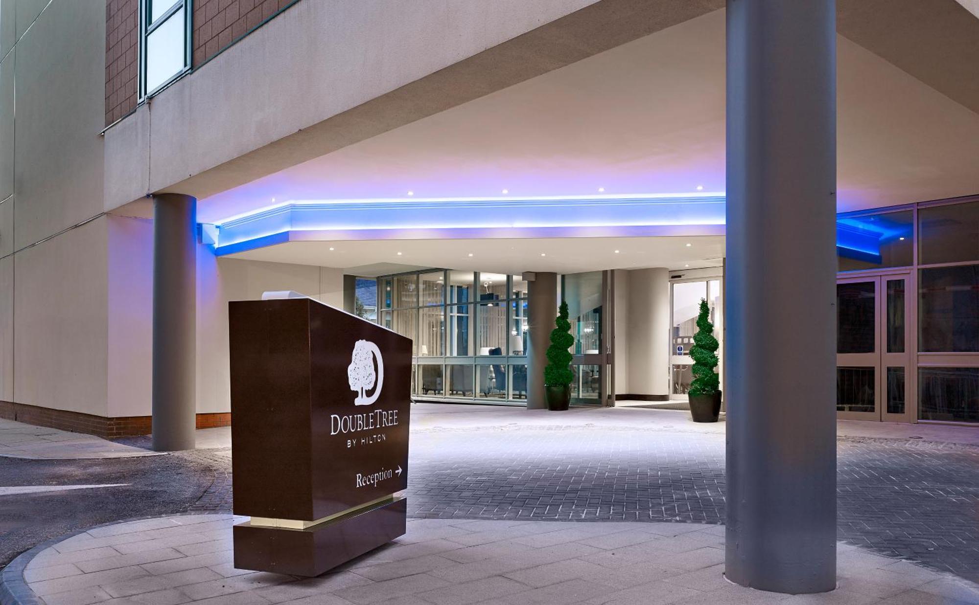 Doubletree By Hilton Woking Hotell Eksteriør bilde