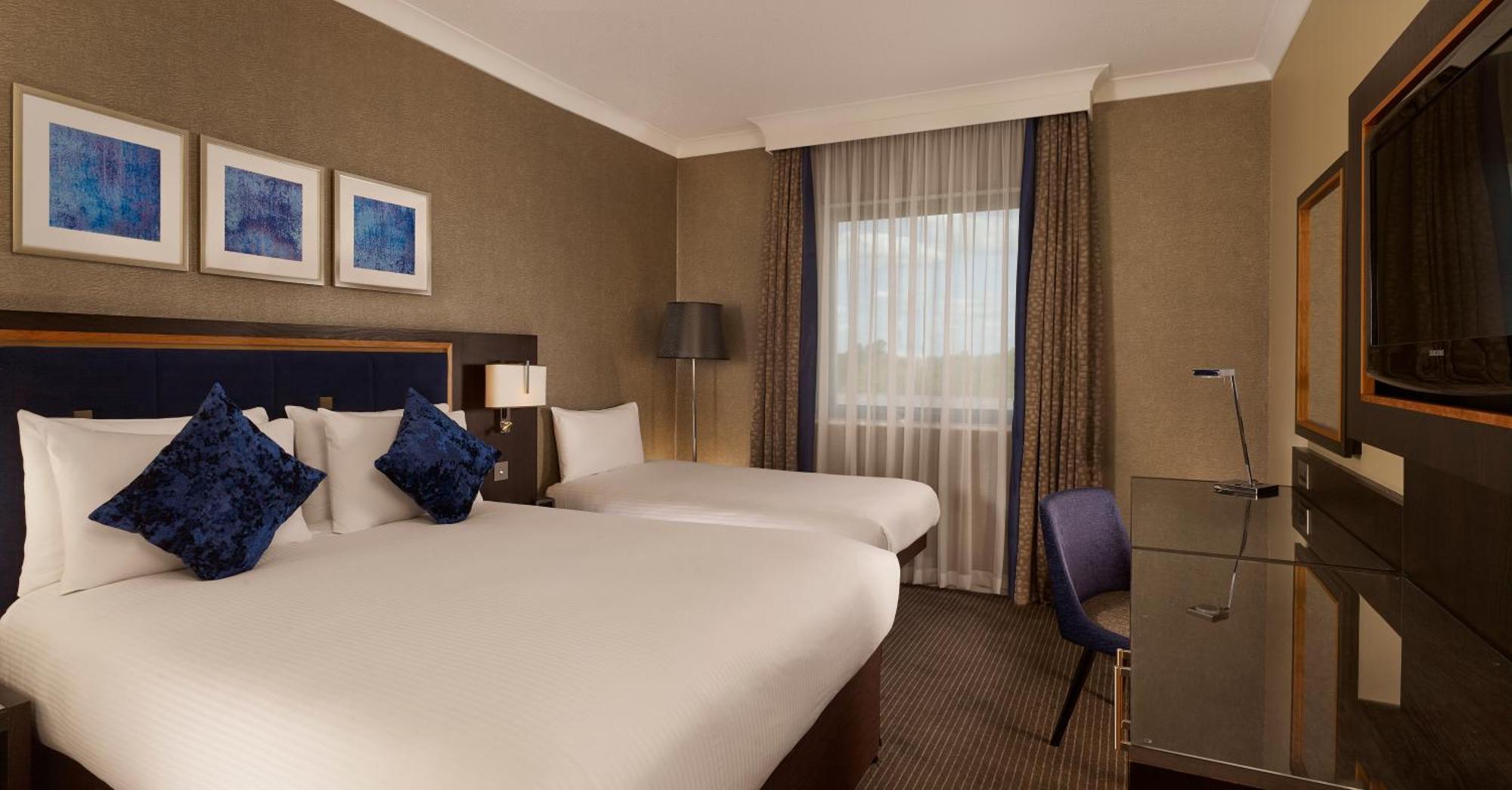 Doubletree By Hilton Woking Hotell Eksteriør bilde