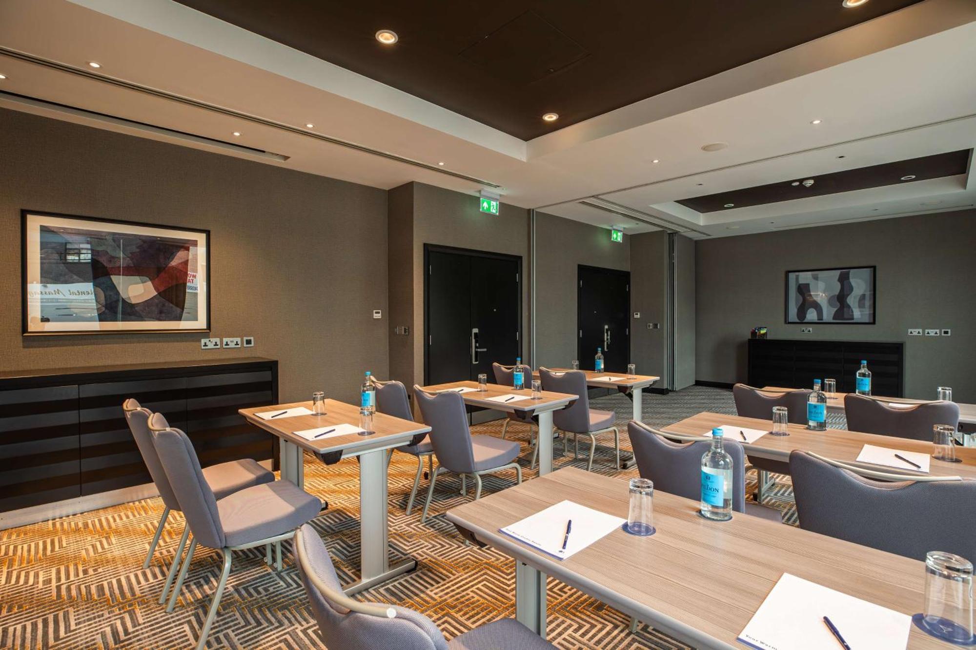 Doubletree By Hilton Woking Hotell Eksteriør bilde