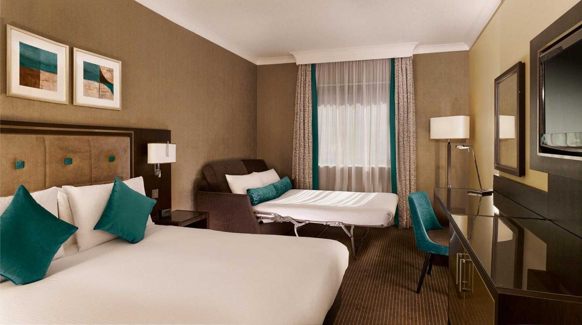 Doubletree By Hilton Woking Hotell Eksteriør bilde
