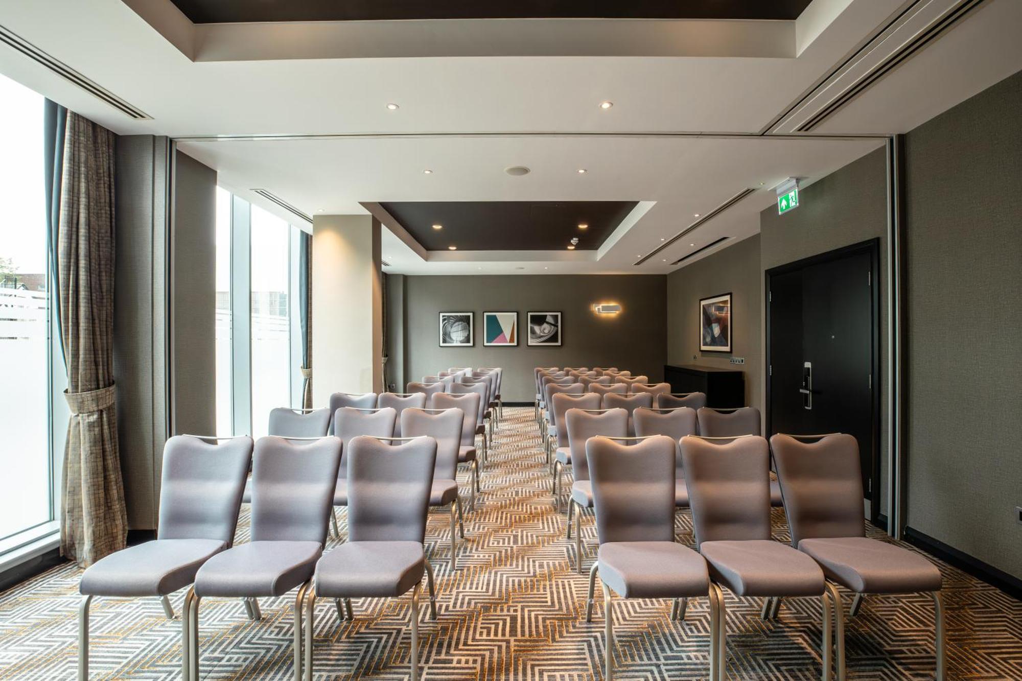 Doubletree By Hilton Woking Hotell Eksteriør bilde