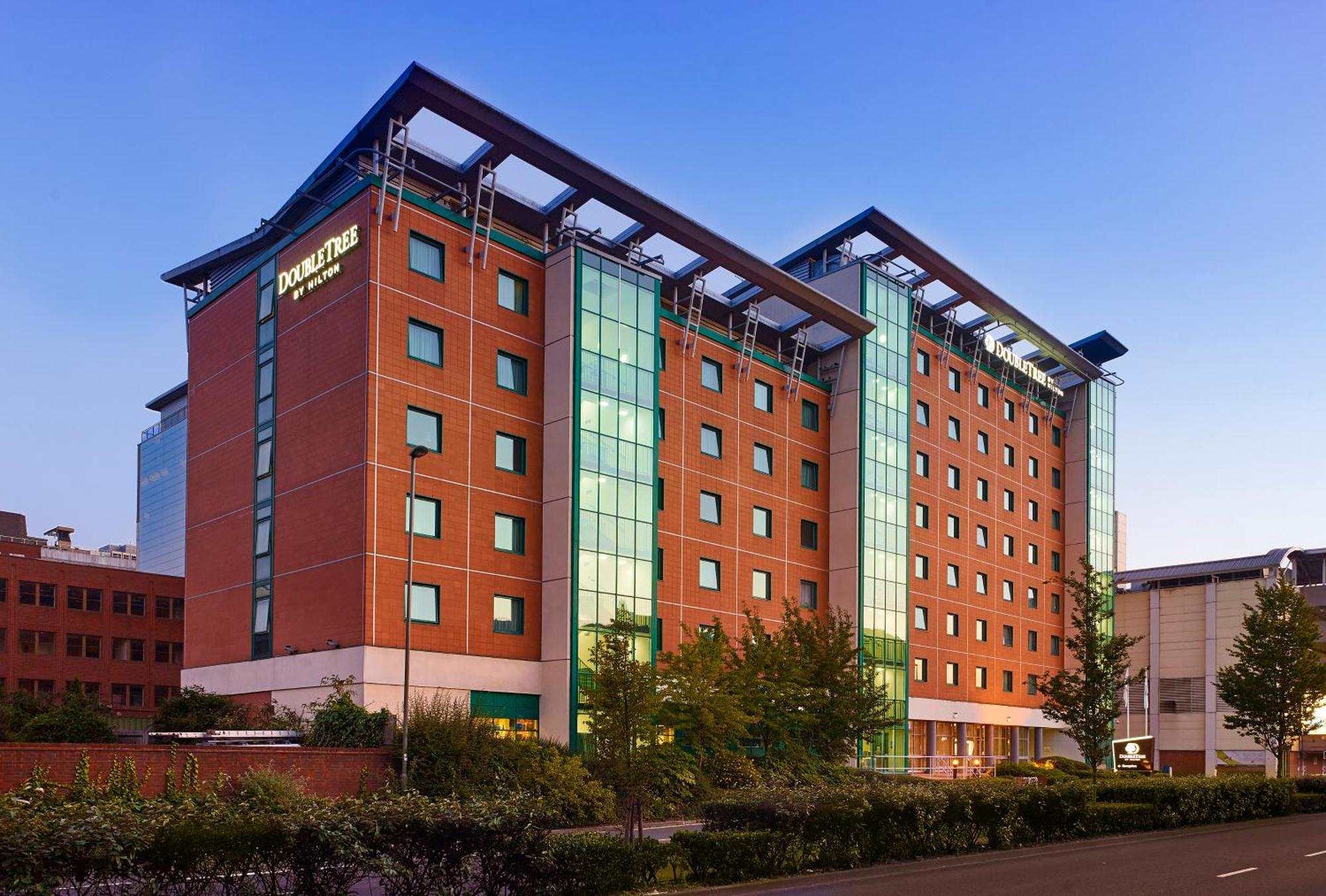 Doubletree By Hilton Woking Hotell Eksteriør bilde
