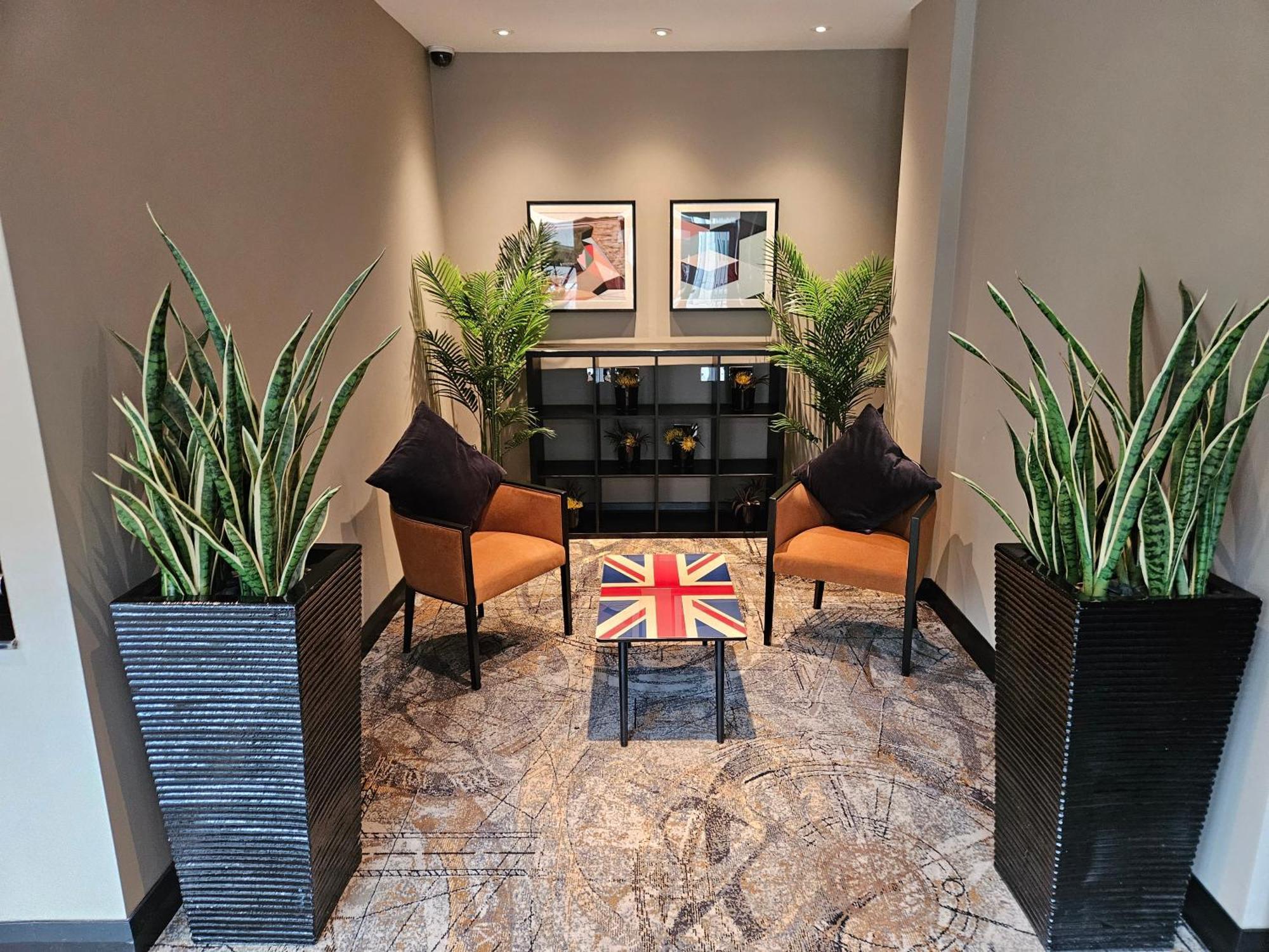 Doubletree By Hilton Woking Hotell Eksteriør bilde