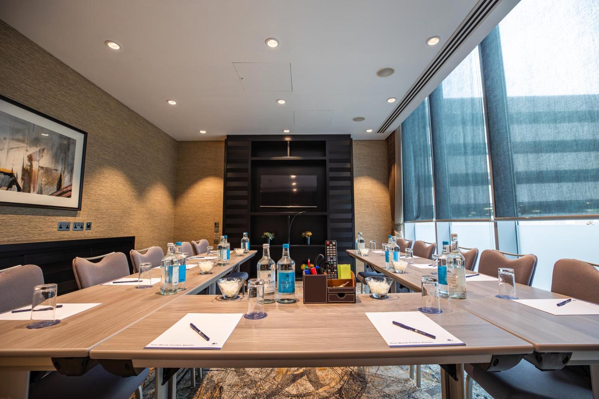 Doubletree By Hilton Woking Hotell Eksteriør bilde