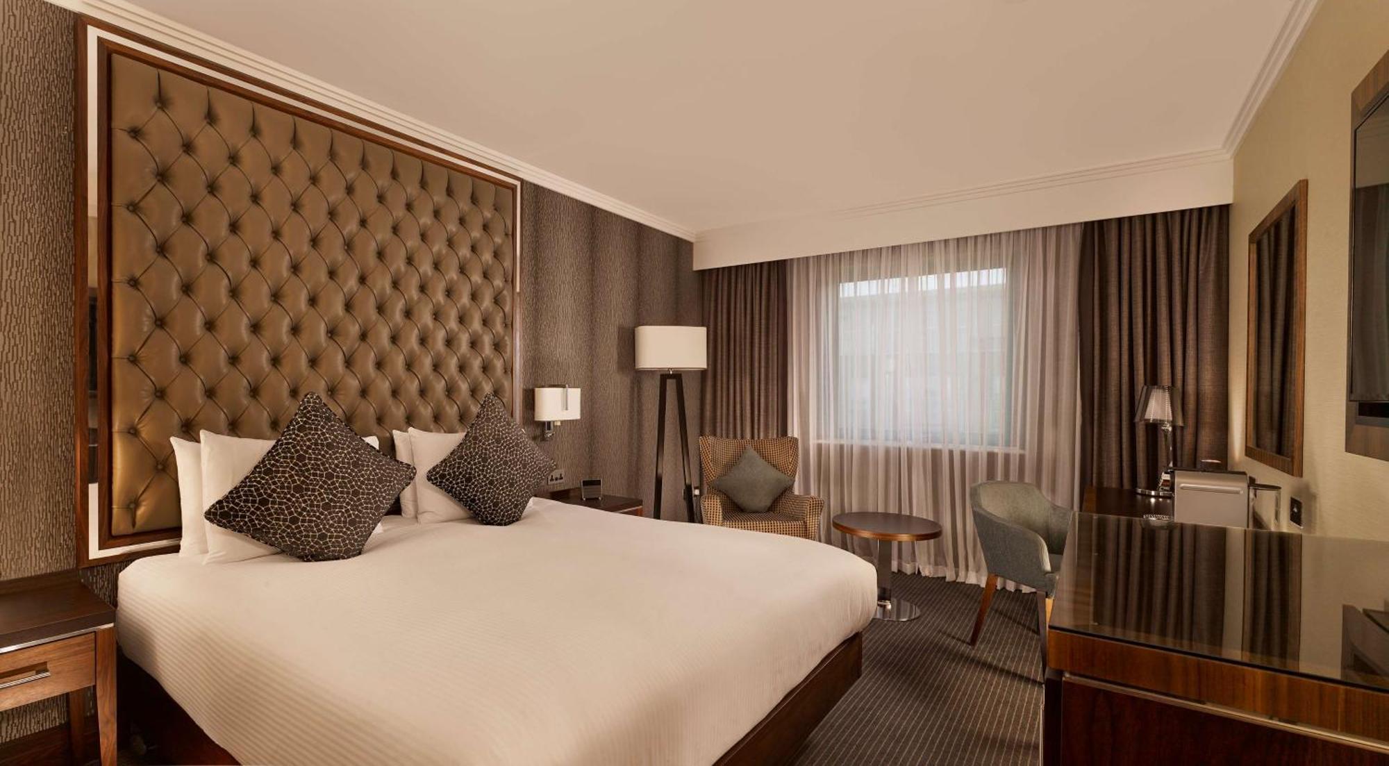 Doubletree By Hilton Woking Hotell Eksteriør bilde