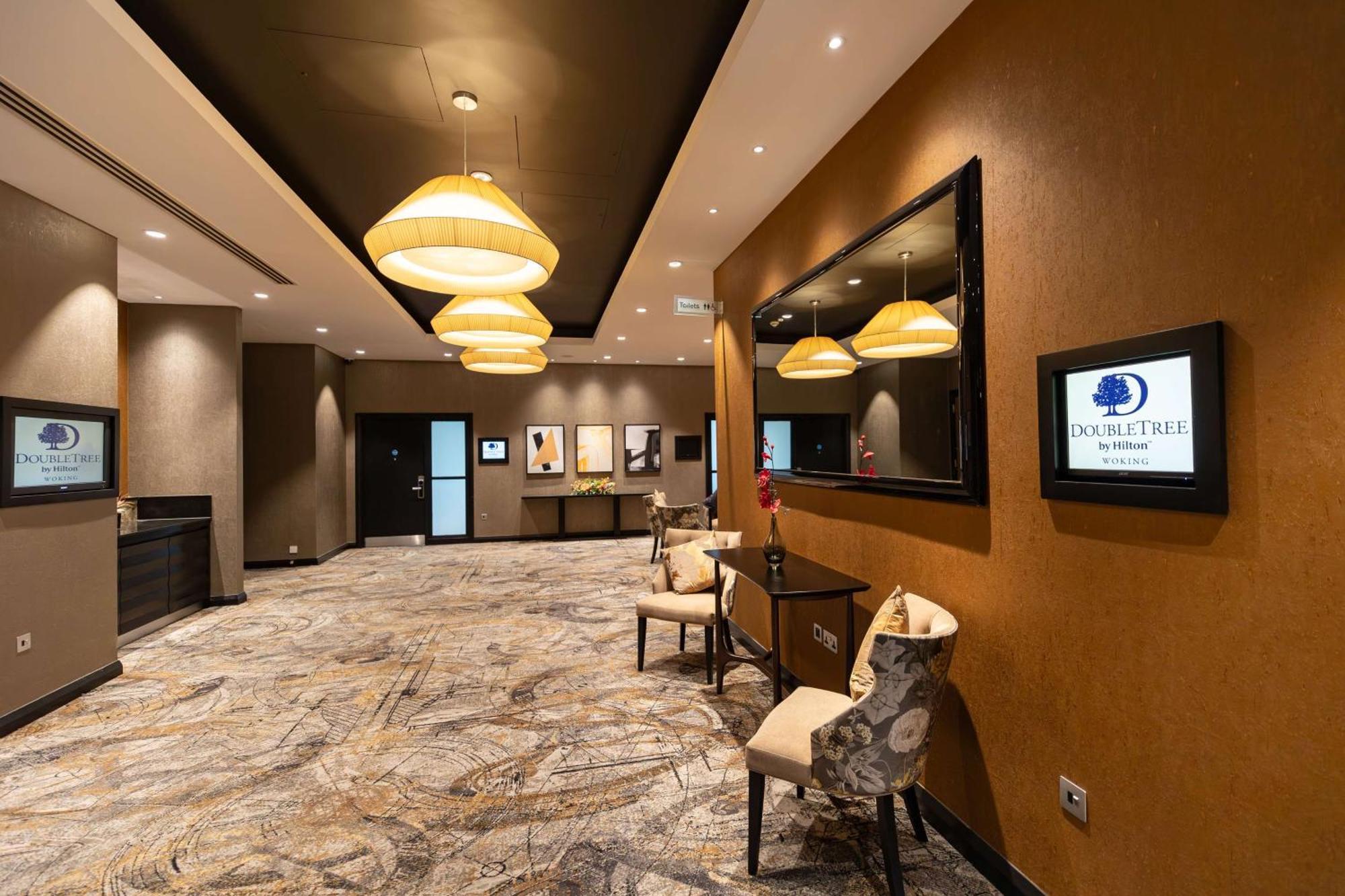 Doubletree By Hilton Woking Hotell Eksteriør bilde