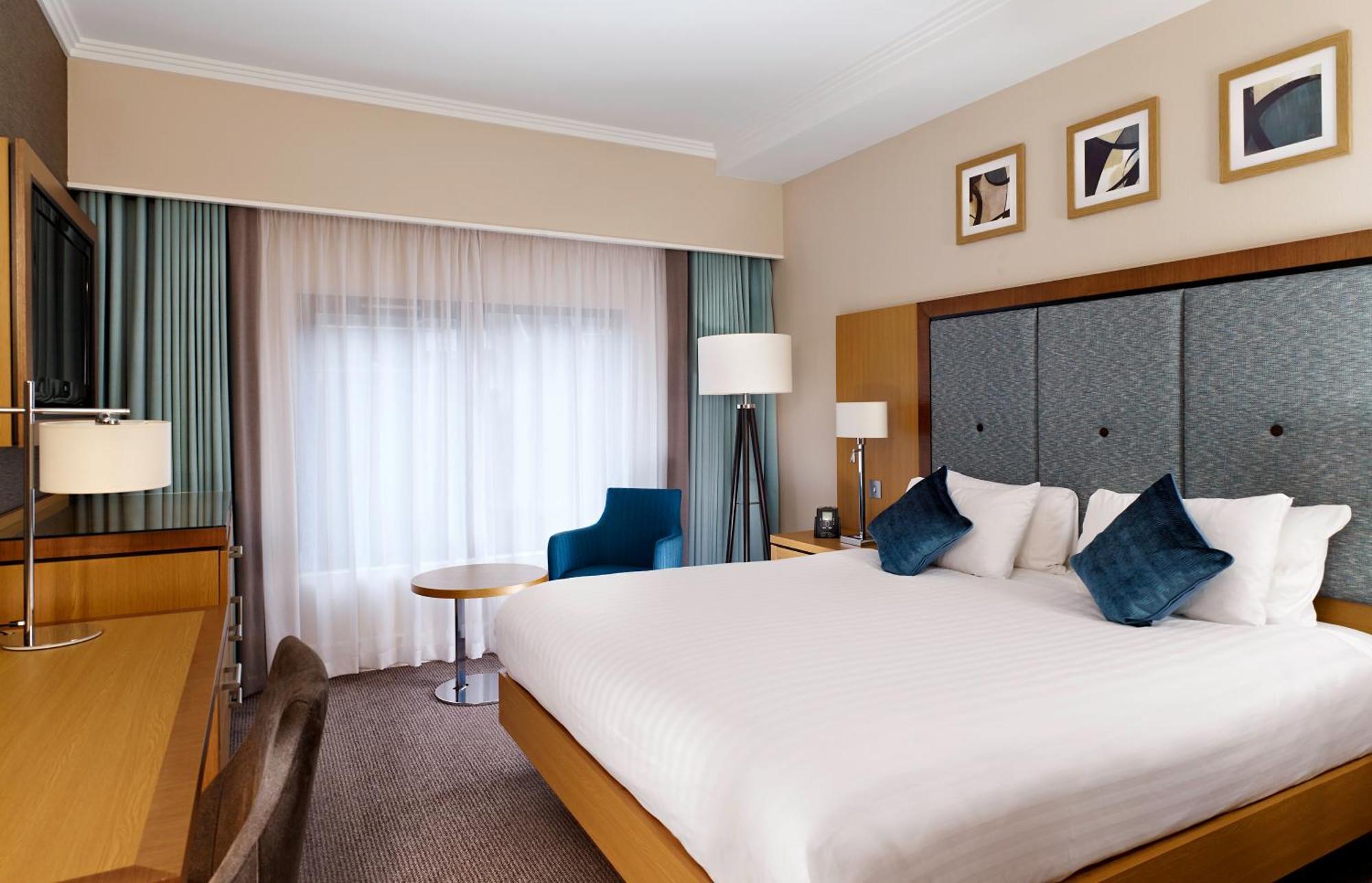 Doubletree By Hilton Woking Hotell Eksteriør bilde