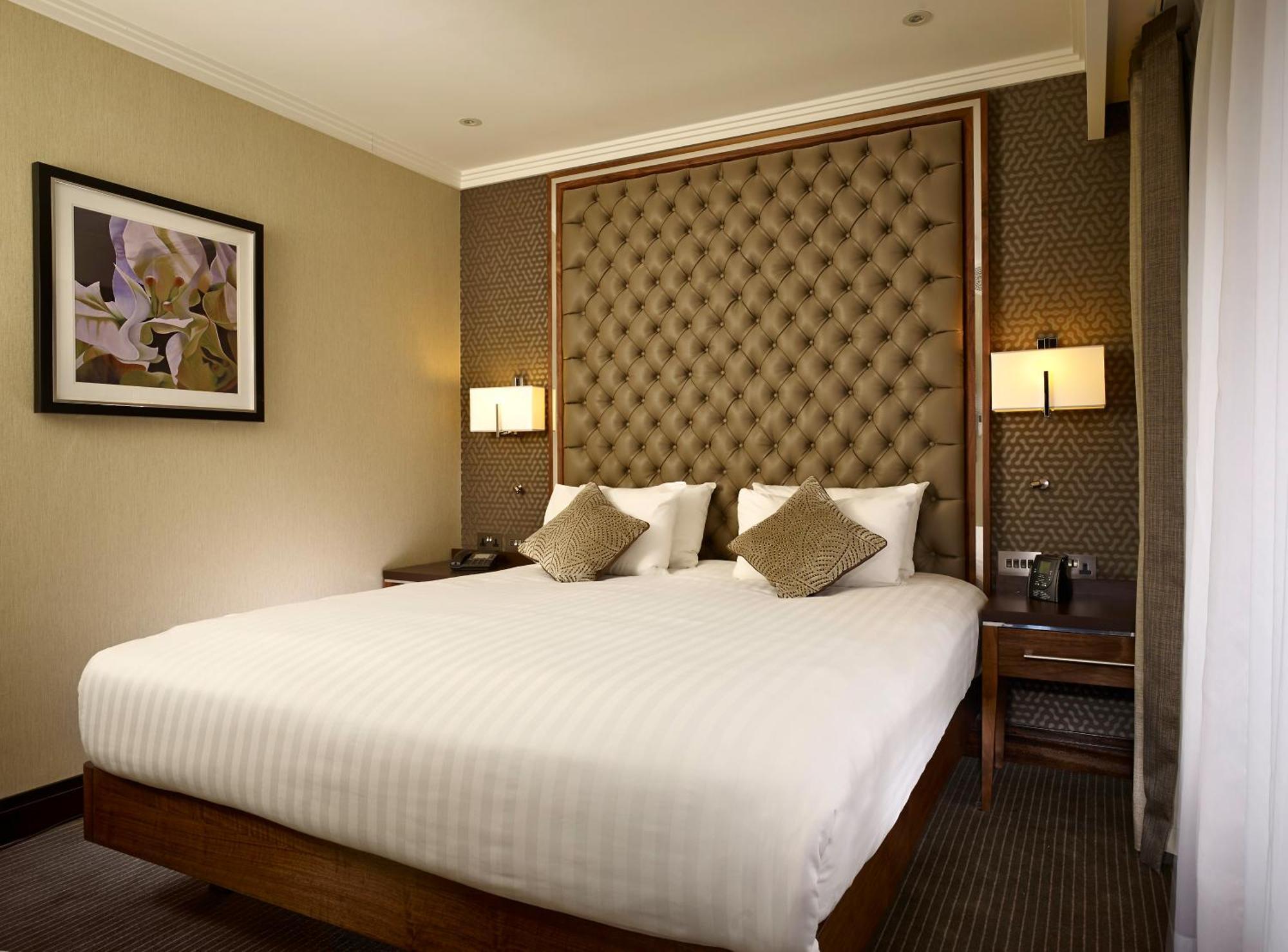 Doubletree By Hilton Woking Hotell Eksteriør bilde