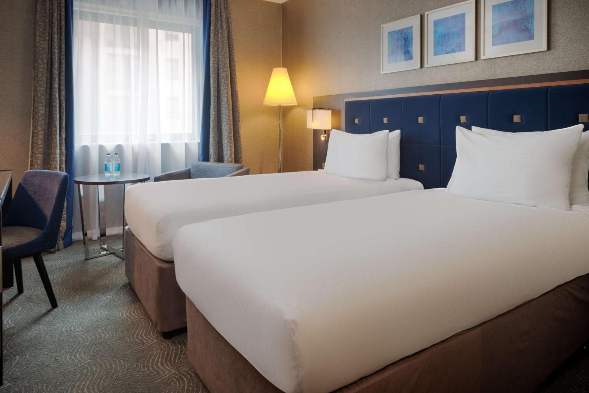 Doubletree By Hilton Woking Hotell Eksteriør bilde