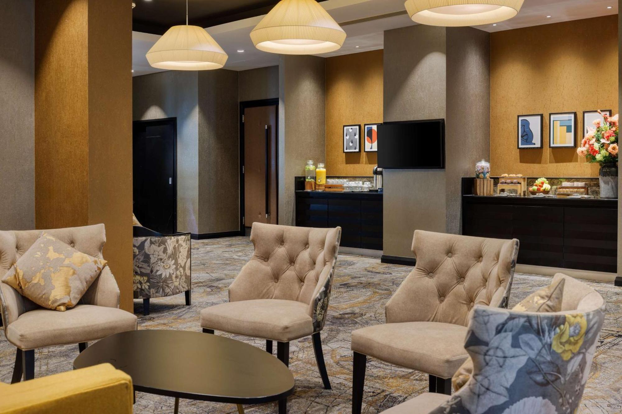 Doubletree By Hilton Woking Hotell Eksteriør bilde