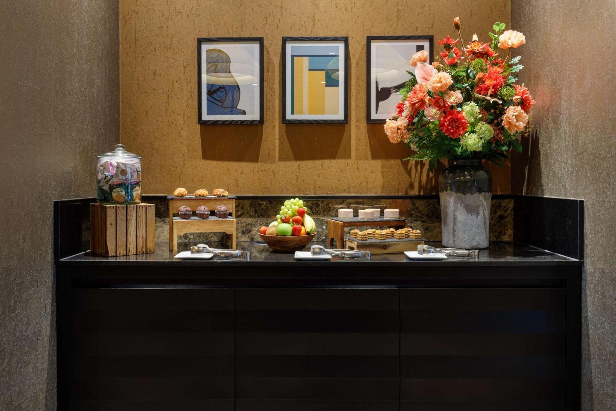 Doubletree By Hilton Woking Hotell Eksteriør bilde