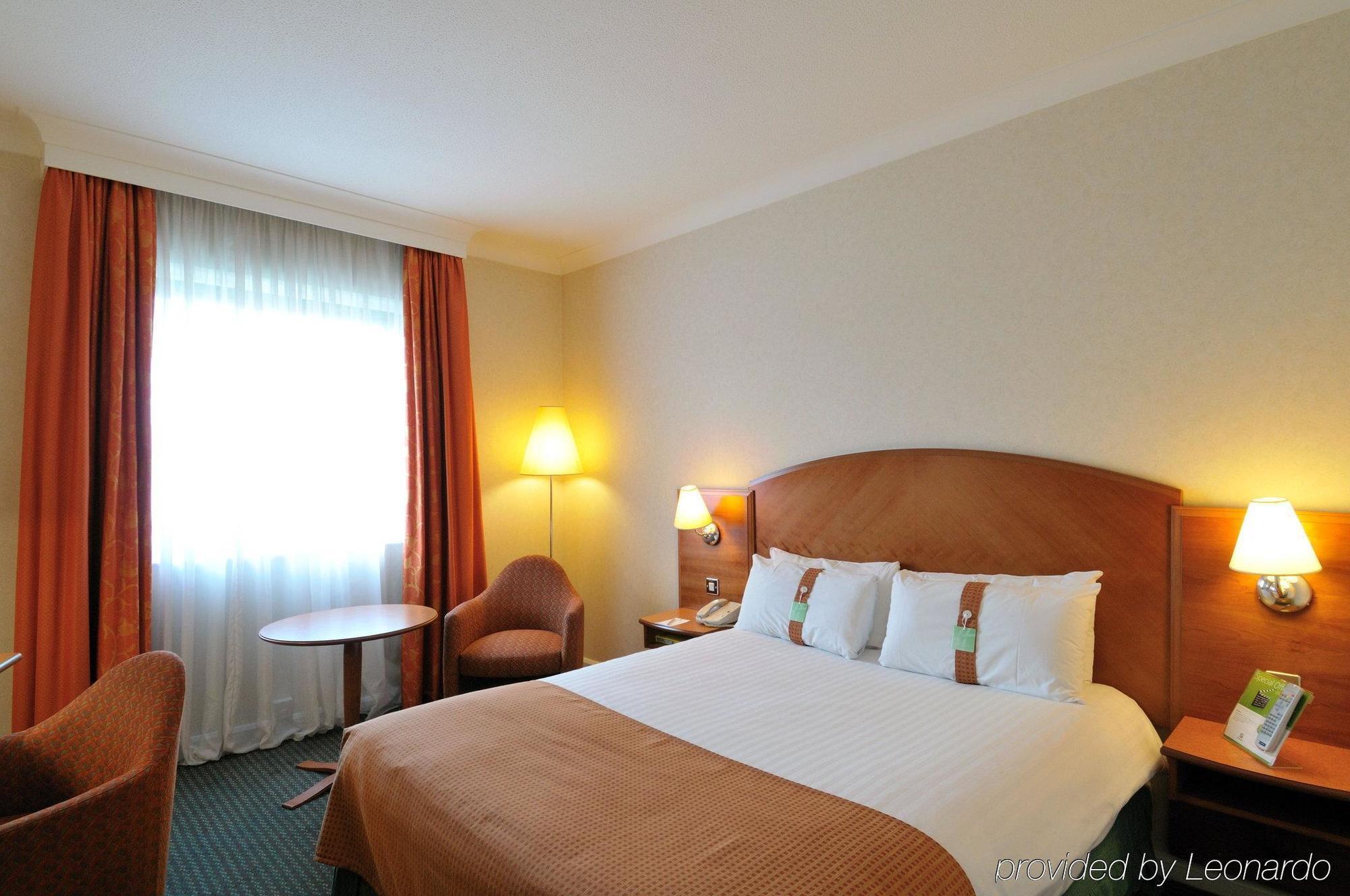 Doubletree By Hilton Woking Hotell Eksteriør bilde