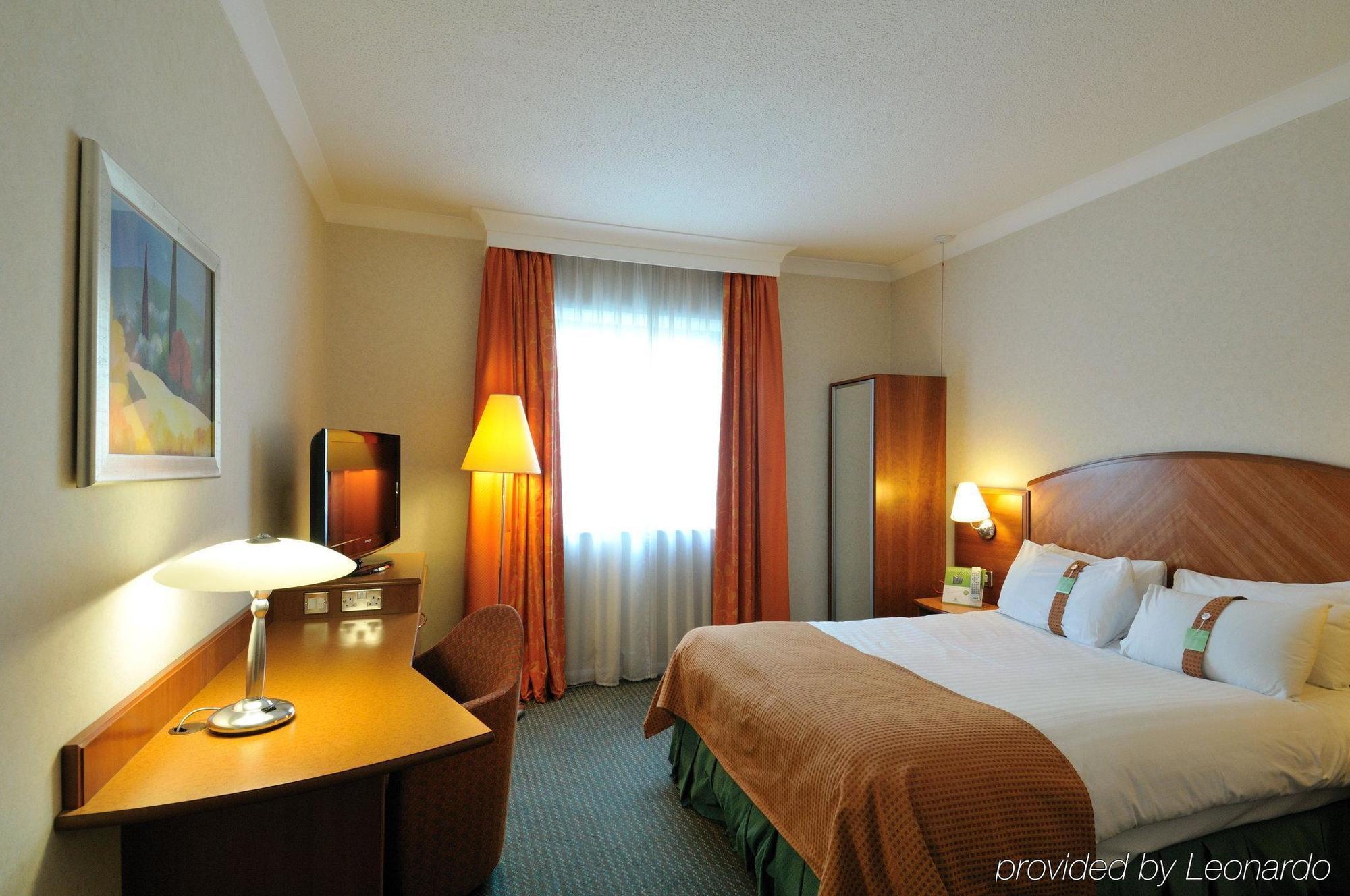 Doubletree By Hilton Woking Hotell Eksteriør bilde