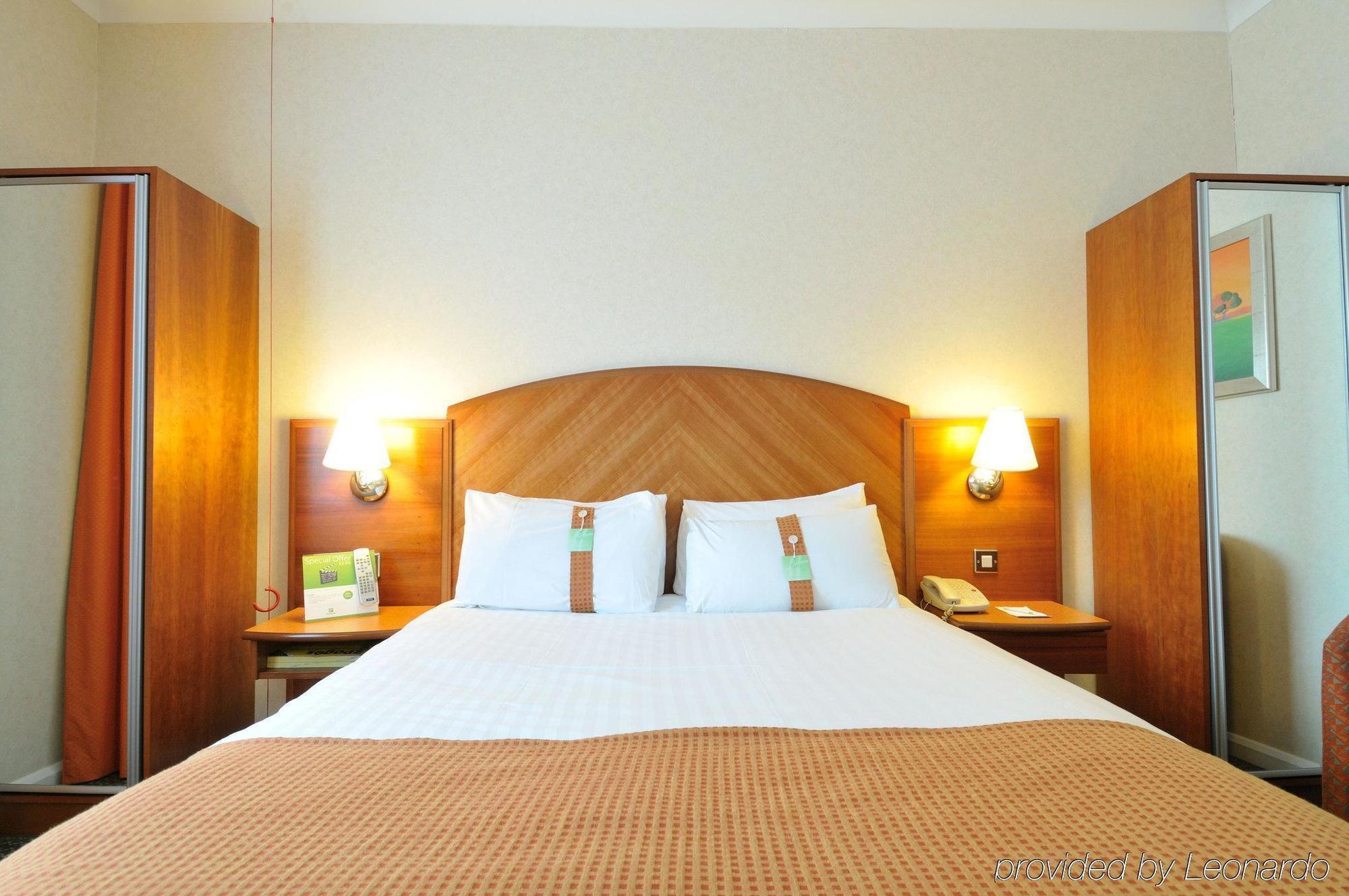 Doubletree By Hilton Woking Hotell Eksteriør bilde