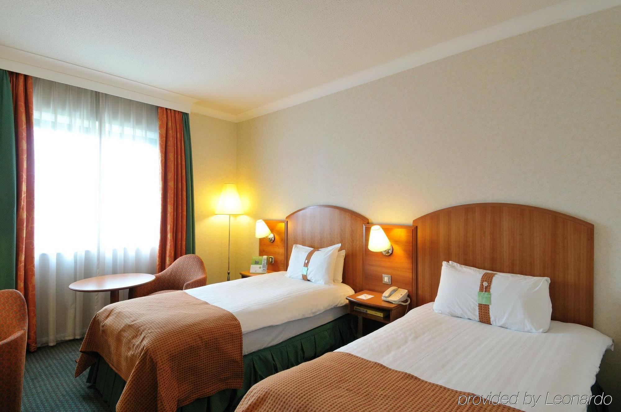 Doubletree By Hilton Woking Hotell Eksteriør bilde