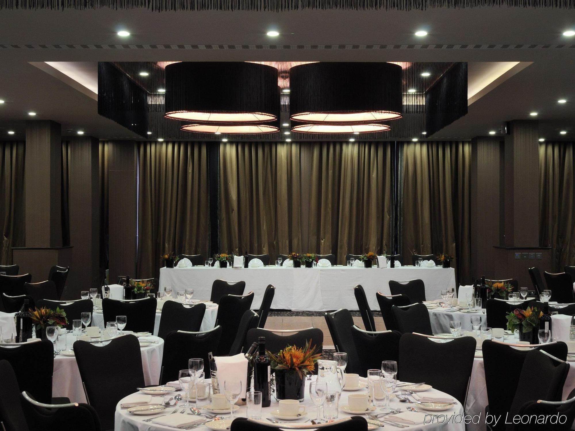 Doubletree By Hilton Woking Hotell Eksteriør bilde